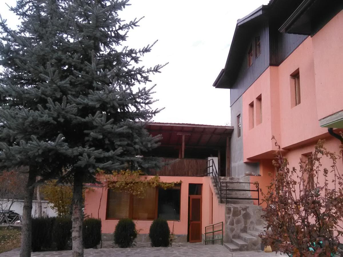 Villa Lilia Apriltsi  Buitenkant foto
