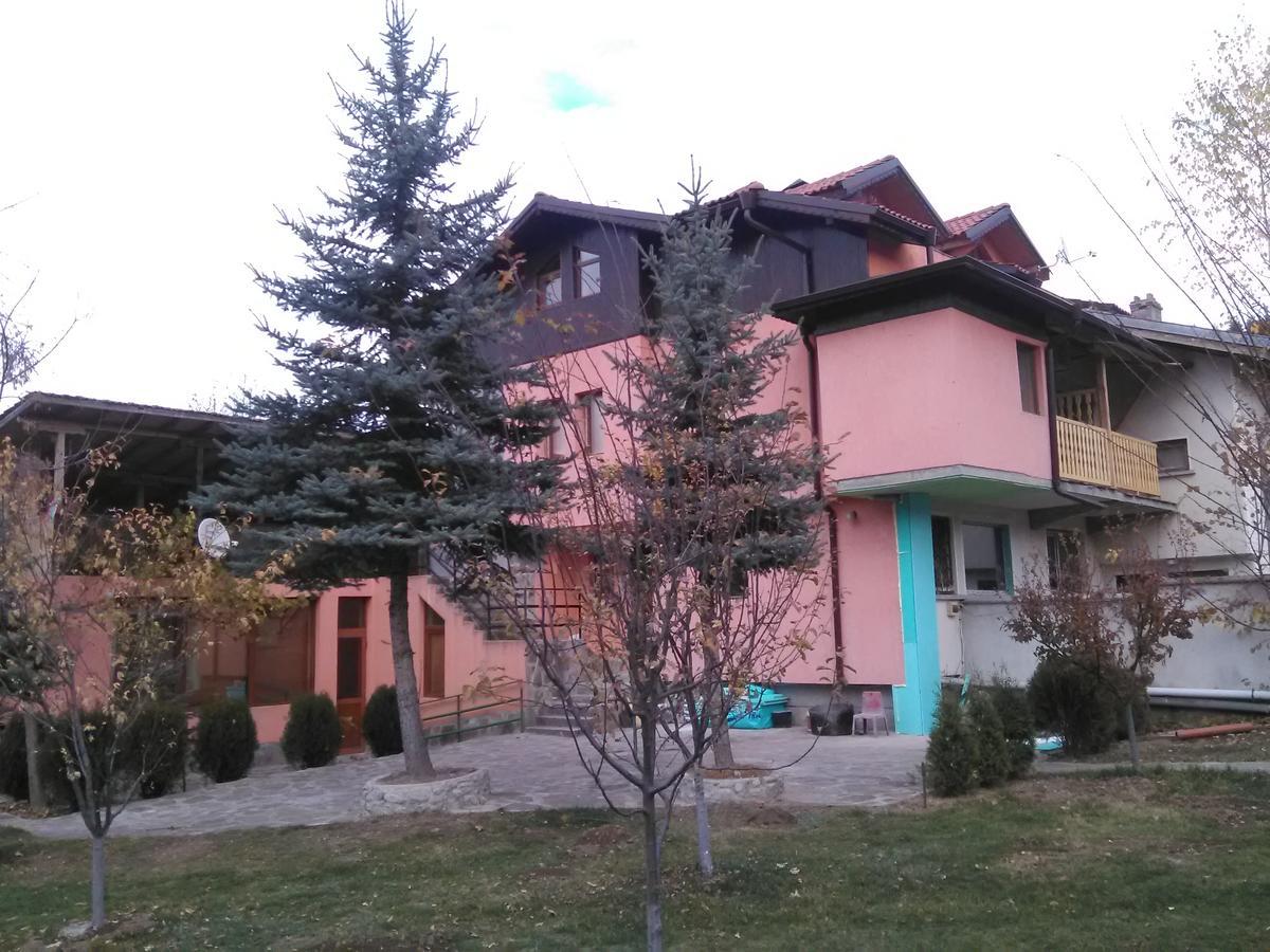 Villa Lilia Apriltsi  Buitenkant foto